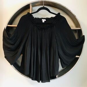 🦩 Winter Sale! 🦩 Halston Heritage Black Pleated Blouse – Resort Ready